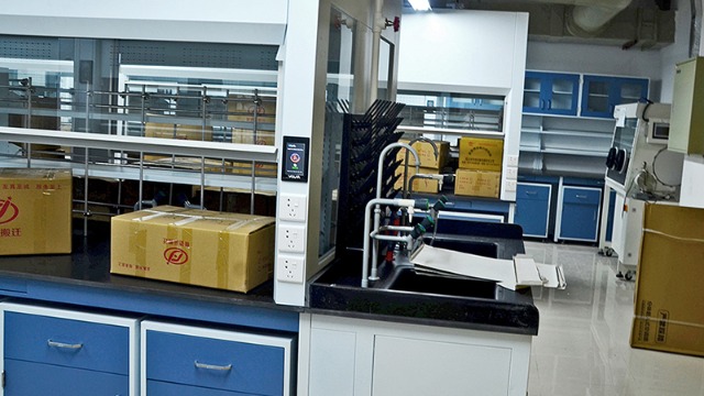 上饒實(shí)驗(yàn)室搬遷公司與幫德運(yùn)公司談實(shí)驗(yàn)室儀器貼標(biāo)簽方法