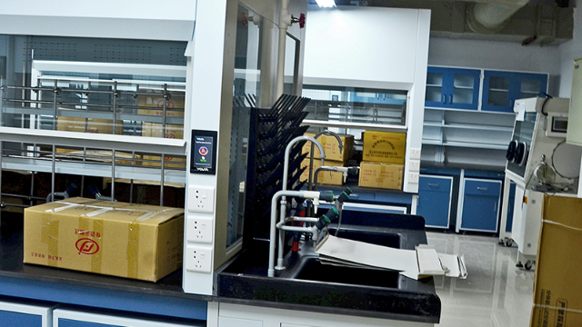 運(yùn)城市實(shí)驗(yàn)室搬遷公司為運(yùn)城市環(huán)衛(wèi)工人點(diǎn)贊|幫德運(yùn)