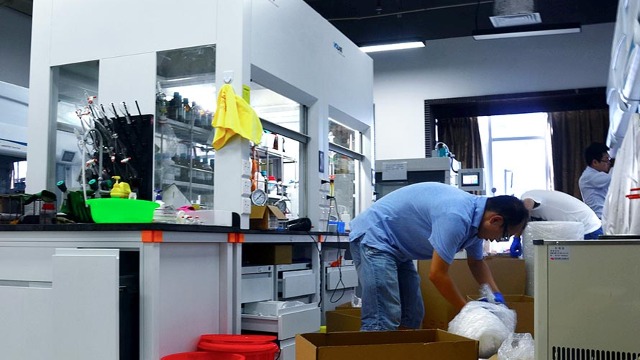 伊寧實(shí)驗(yàn)室設(shè)備搬運(yùn)人員開(kāi)始接種新冠疫苗