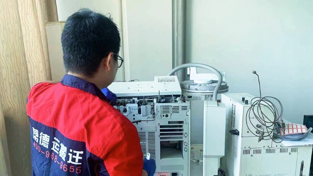 精密設(shè)備搬遷作業(yè)中碰到較高的設(shè)備應(yīng)如何進(jìn)行搬遷