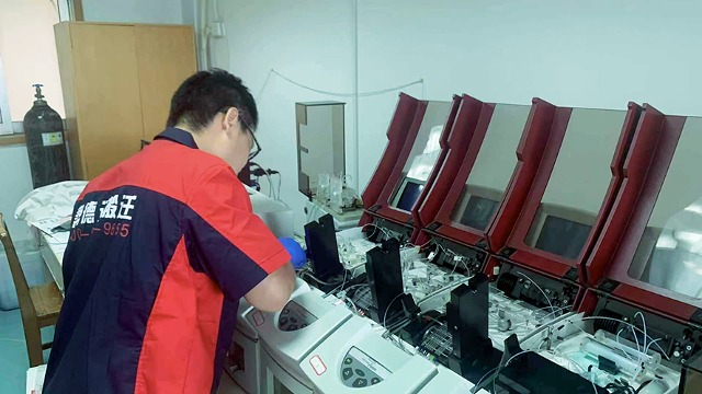 幫德運搬遷告訴您：如何安全搬運實驗用危險試劑耗材