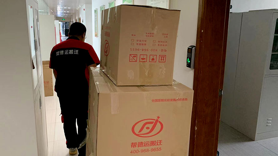 實(shí)驗(yàn)室設(shè)備電熱鼓風(fēng)干燥箱搬遷方法